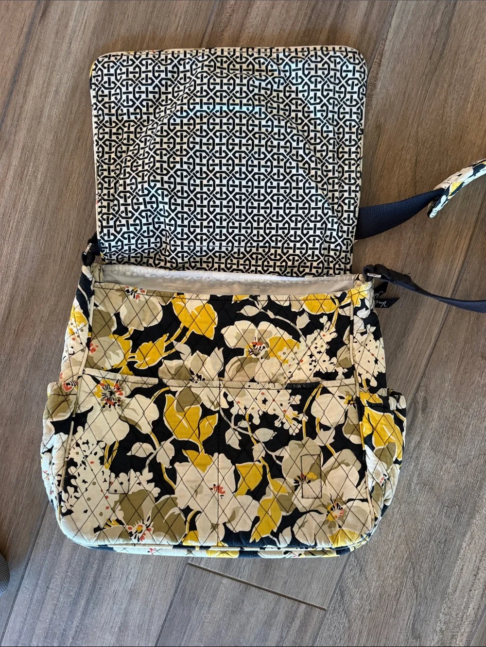 Vera Bradley Quilted Floral Diaper/Baby Crossbody Messenger Bag Dogwood pattern